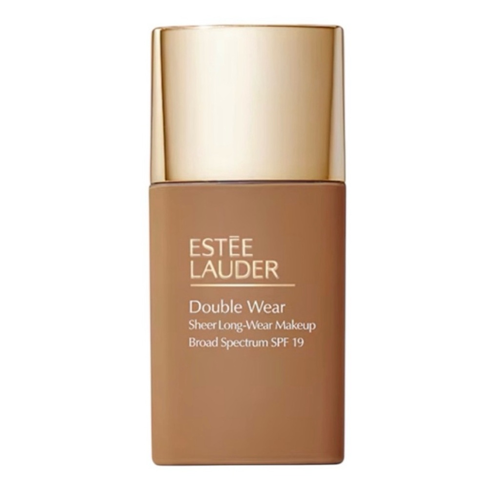 Estée Lauder 
Double Wear Foundation SPF 19 - 6W1 Sandalwood